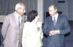 Goar Vartanian (center) and her husband Georg (left) meet with Vladimir Putin (undated).