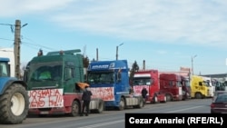 Hundreds of farmers and truck drivers began protesting three weeks ago, with convoys of tractors and trucks slowing or blocking traffic on national roads near large cities.