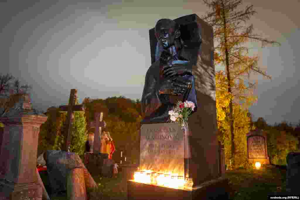 The grave of Belarusian playwright Frantsishak Alyakhnovich.&nbsp;