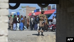 A Pakistani Army soldier stands guard at a market in Miran Shah. (file photo)