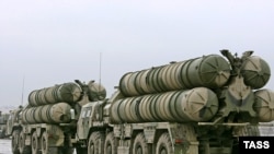 An S-300 Favorit air-defense system at the Alabino Training Range near Moscow in 2008