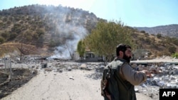 A Kurdish peshmerga fighter inspects the damage following an Iranian cross-border attack in the area of Zargwez, where several exiled left-wing Iranian Kurdish parties maintain offices, around 15 kilometers from the Iraqi city of Sulaymaniyah, in September 2022.