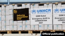 Termez Cargo Center'даги БМТнинг Афғонистонга мўлжалланган гуманитар юки (UNHCR Central Asia’нинг Твиттердаги саҳифасидан олинган сурат) 