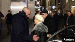 Khodorkovsky meets his mother Marina in Berlin on December 21.