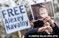 A protester expresses an opinion in front of the Chancellery in Berlin.