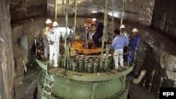 Russian and Iranian workers at the Bushehr reactor core (file photo)