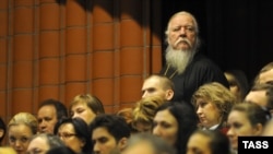 Archpriest Dmitry Smirnov (standing) attends a meeting of the Collegium of the Russian Justice Ministry in Moscow in February 2013.