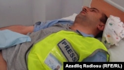 Azerbaijani journalist Idrak Abbasov in a Baku hospital in April 2012.