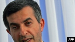 Has Iranian presidential aide Esfandiar Rahim Mashaei had a quick nip and tuck?