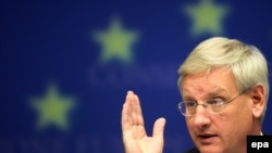 Sweden's Foreign Minister Carl Bildt, speaking for the current EU Presidency, said that "we are still in a period of engaging with authorities in Belarus to try to move them further in the direction of European values."