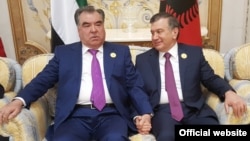 Tajik President Emomali Rahmon (left) met previously with his Uzbek counterpart Shavkat Mirziyoev in Saudi Arabia in May 2017. 