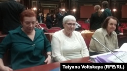 (Left to right:) Alisa Meissner, Yelizaveta Mikhailova, and Yevgenia Shasheva at Russia's Constitutional Court