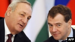 Russian President Dmitry Medvedev (right) with Sergei Bagapsh, leader of Georgia's breakaway Abkhazia region