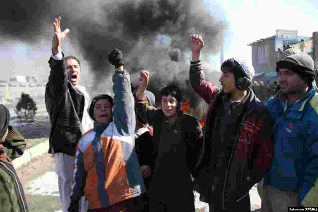 Protesters outside Bagram air base, one of the international forces&#39; main Afghan facilities, on February 22.