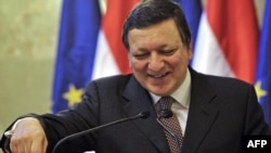 EU Commission President Jose Manuel Barroso, after his meeting with Hungarian Prime Minister Viktor Orban on January 7, welcomed the pledge.