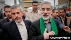 Iranian opposition leader Mir Hossein Musavi (right) with lead bodyguard Ahmad Yazdanfar (file photo) 