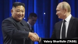 North Korean Leader Kim Jong Un (left) and Russian President Vladimir Putin (file photo)