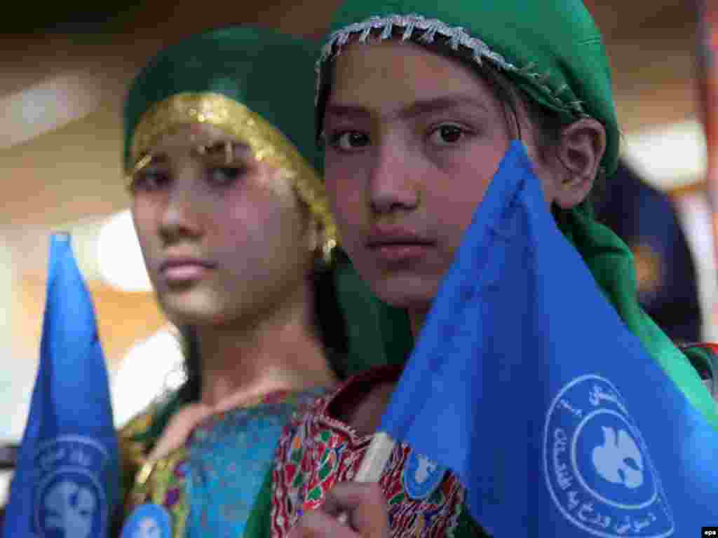 Afghan girls attend a Kabul ceremony marking International Peace Day in 2007.