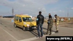 Crimean Tatars and other groups have been blocking road links from mainland Ukraine to Crimea since September. (file photo)