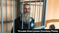 Andrei Vinarsky in the defendants cage in a court in Khabarovsk on May 13. 