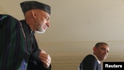 Afghan President Hamid Karzai (left) and his U.S. counterpart Barack Obama (file photo)