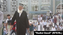 Muslim worshipers in Dushanbe, Tajikistan, celebrate the Eid al-Fitr holiday, in this file photo taken August 8, 2013. 