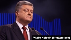 Ukrainian President Petro Poroshenko has assured the IMF that his government remains committed to reform and purging corruption.