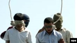 Iran - Crime / death penalty - An execution by hanging in Iran