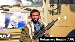 A Huthi rebel fighter (file photo)