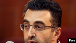 "Newsweek" correspondent Maziar Bahari was detained and held for four months in Iran last year.