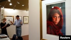 Her haunting gaze -- captured in a Pakistani refugee camp by American photographer Steve McCurry in 1984 -- became an iconic symbol of the horrors of a Soviet occupation that killed or uprooted millions of Afghans.