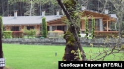 Deputy Economy Minister Aleksandar Manolev denied that he owned this house built on his land in Sandanski, which received 200,000 euros in EU funding. He resigned on April 17 over the scandal.