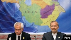 Foreign Minister Manuchehr Mottaki (right) with his Afghan counterpart Rangin Dadfar Spanta