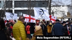 Supporters of Mikheil Saakashvili protest near a court in Tbilisi. (file photo)