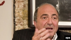 Boris Berezovsky lives in London exile.