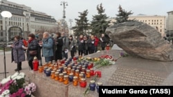 People gathered at the Solovetsky Kamen memorial in Moscow.