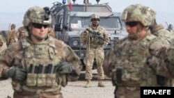 U.S. soldiers attend a training session for Afghan Army soldiers in Herat. (file photo)