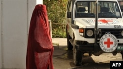 A woman at the International Committee for the Red Cross (ICRC) office in Kabul (file photo)