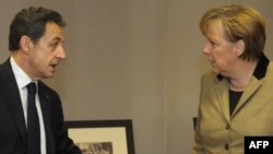 French President Nicolas Sarkozy and German Chancellor Angela Merkel in Brussels on January 30