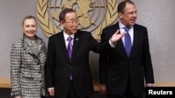 U.S. Secretary of State Hillary Clinton (left), UN Secretary-General Ban Ki-moon (center), and Russian Foreign Minister Serge Lavrov at the UN on March 12