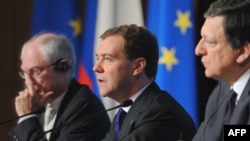 Russian President Dmitry Medvedev (center), EU President Herman Van Rompuy (left), and European Commission President Jose Manuel Barroso at the EU-Russia summit in Rostov-na-Donu today.