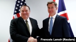 U.S. Secretary of State Mike Pompeo (left) poses with British Foreign Secretary Jeremy Hunt at the European Council in Brussels on May 13.