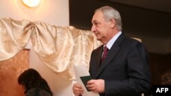 Incumbent President Sergei Bagapsh votes at a polling station in Sukhumi.