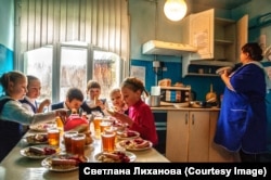 Lunch at the school in Suranovo