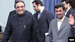 Iran's Mahmud Ahmadinejad (right) welcomes his Pakistani counterpart Asif Ali Zardari in Tehran.